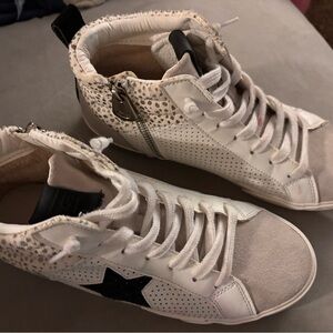 Vintage Havana White High-Top Sneakers with Black Star